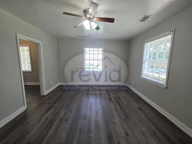 Building Photo - Beautiful 2 Bedroom Home!