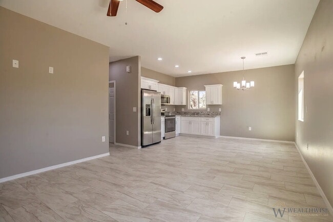 Building Photo - 1349 W Hualpai Rd