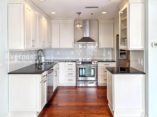 Building Photo - 2702 Lighthouse Point E