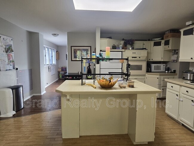 Foto del edificio - 25151 W Lincoln Dr