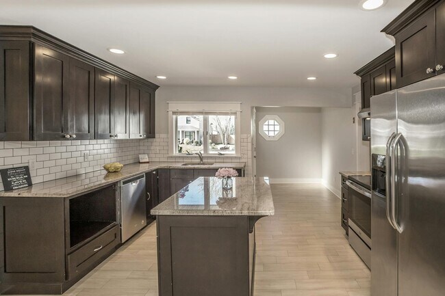 Building Photo - 288 Acre Ln