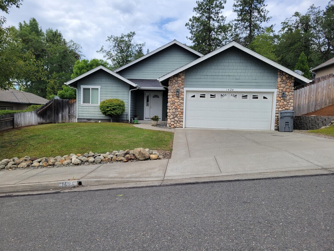Primary Photo - 1424 NE Jennifer Way