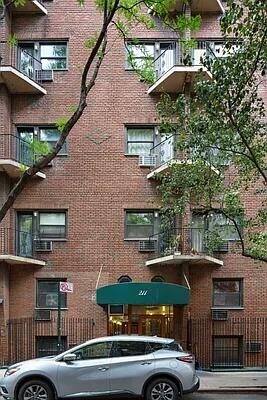 Foto del edificio - 211 Thompson St