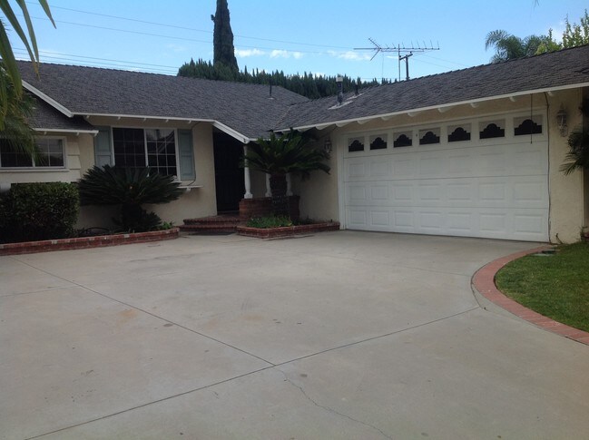Puerta principal - 16061 Placid Dr