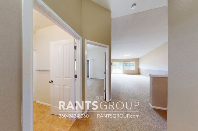 Building Photo - 2 br, 1 bath House - 3521 Surrey Dr NE