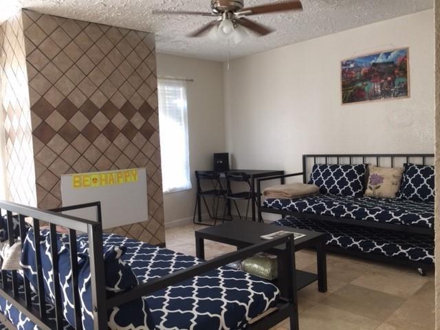 Foto principal - 8640 Wilcrest Dr