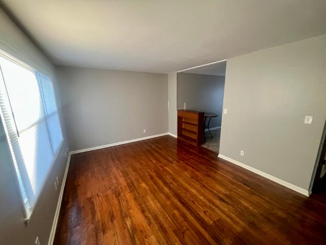 Foto del edificio - 5811 Monrovia St