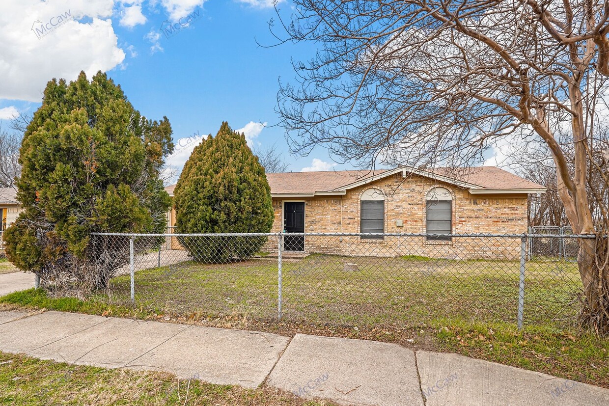 Primary Photo - Great 4/1.5 in Balch Springs!