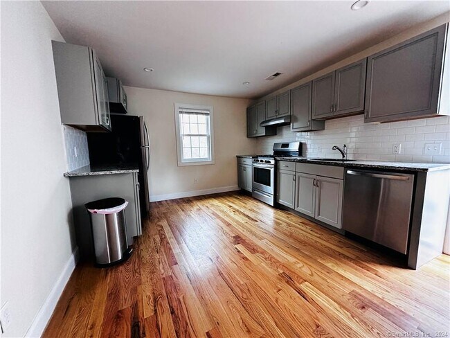 Foto del edificio - 31 Brainerd Rd