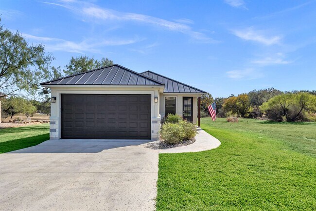 Building Photo - 3205 Douglas Dr