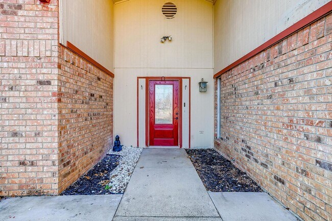 Foto del edificio - Great 3 Bedroom, 2 Bath, Brick Home in Gre...