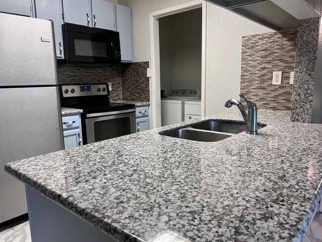 Building Photo - 418 Garland Dr