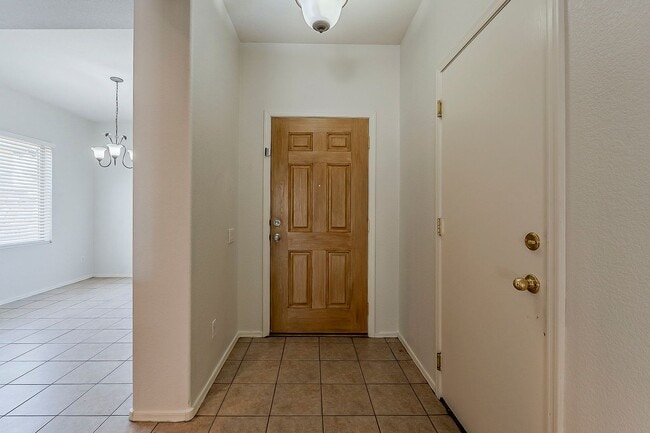 Foto del edificio - 3 Bed 2 Bath - New Kitchen Appliances\Carp...