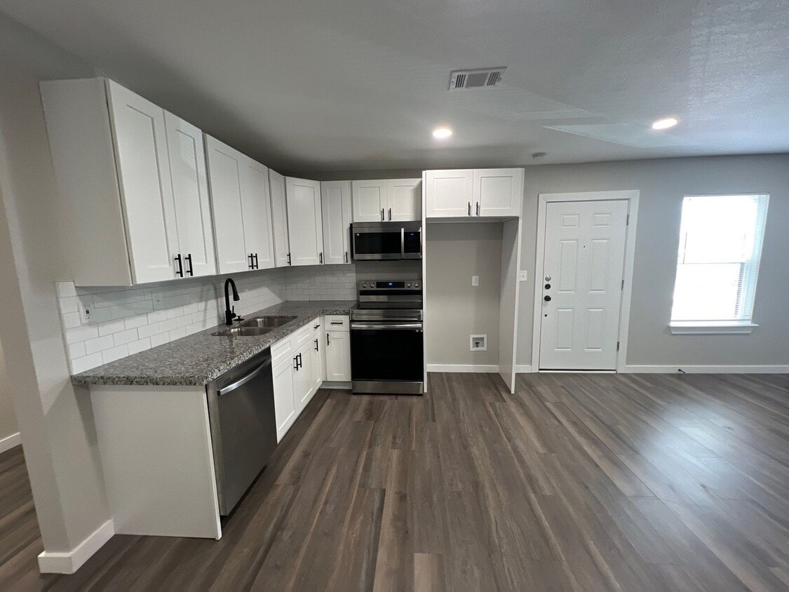 Photo - 7317 Briefway St 1/2