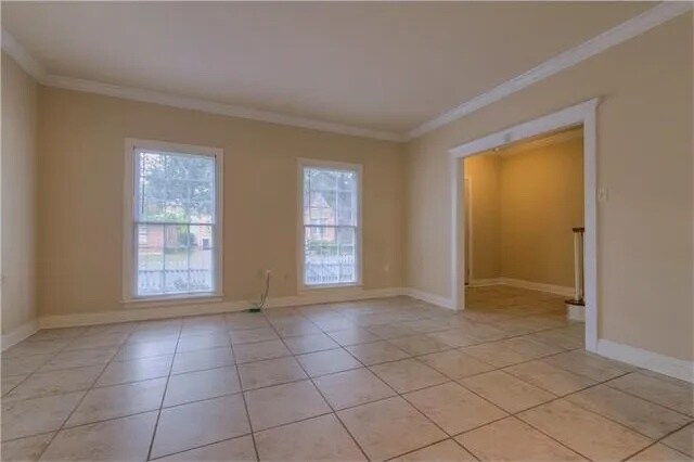 Living room, looking toward front (west) - 95 Versailles Blvd
