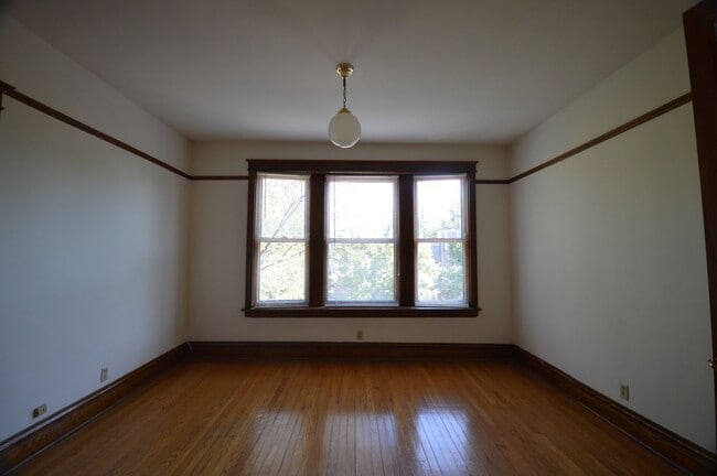 Building Photo - 3806 N Greenview Ave