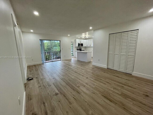 Foto del edificio - 4725 NW 7th St
