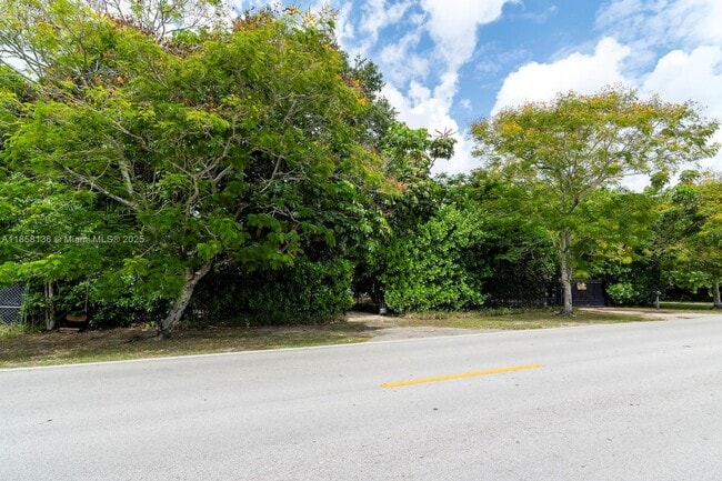 Foto del edificio - 14000 N Miami Ave