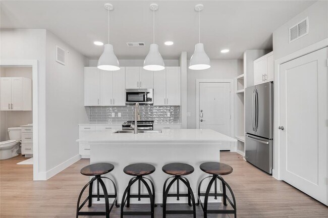 Foto del edificio - 250 N Vlg Dr