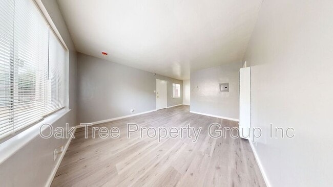 Building Photo - 824 15th St