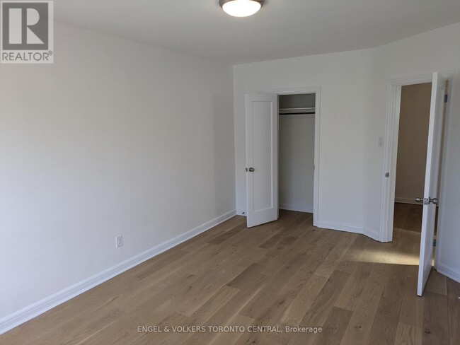 Photo du bâtiment - 20-20 Norris Crescent
