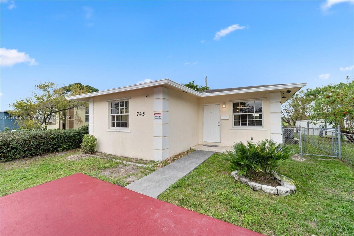 Primary Photo - 745 NW 3rd Ct
