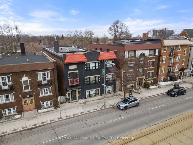 Building Photo - 595 St Clair Ave W