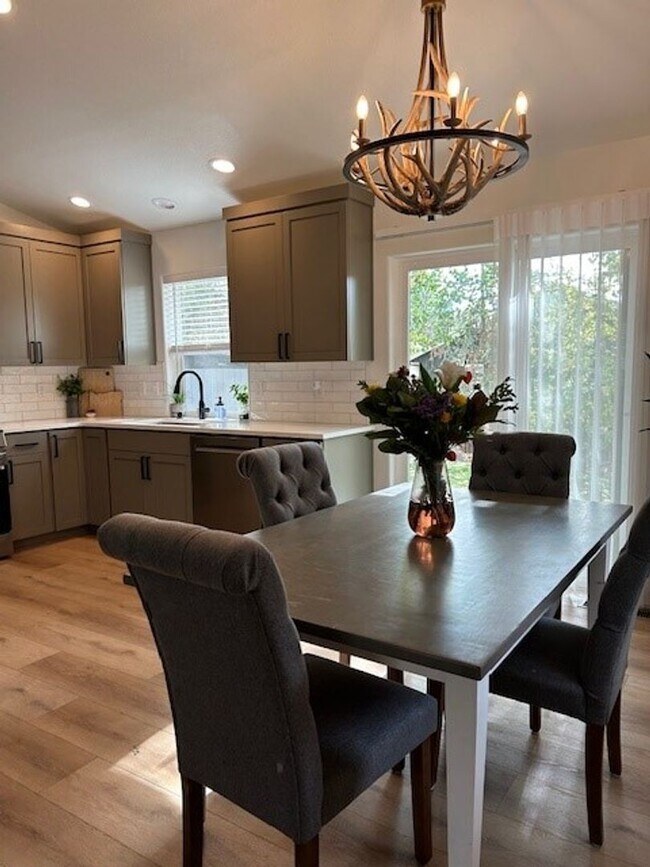 Foto del edificio - Beautiful 3 Bed/2.5 Bath Home on Bend's East Side - Pelican Drive