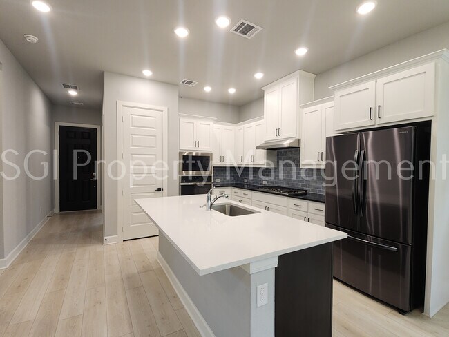 Foto del edificio - Gorgeous home ready for move in