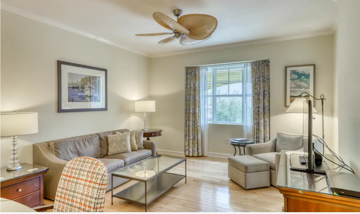Living Room - 5802 Palmetto Dr