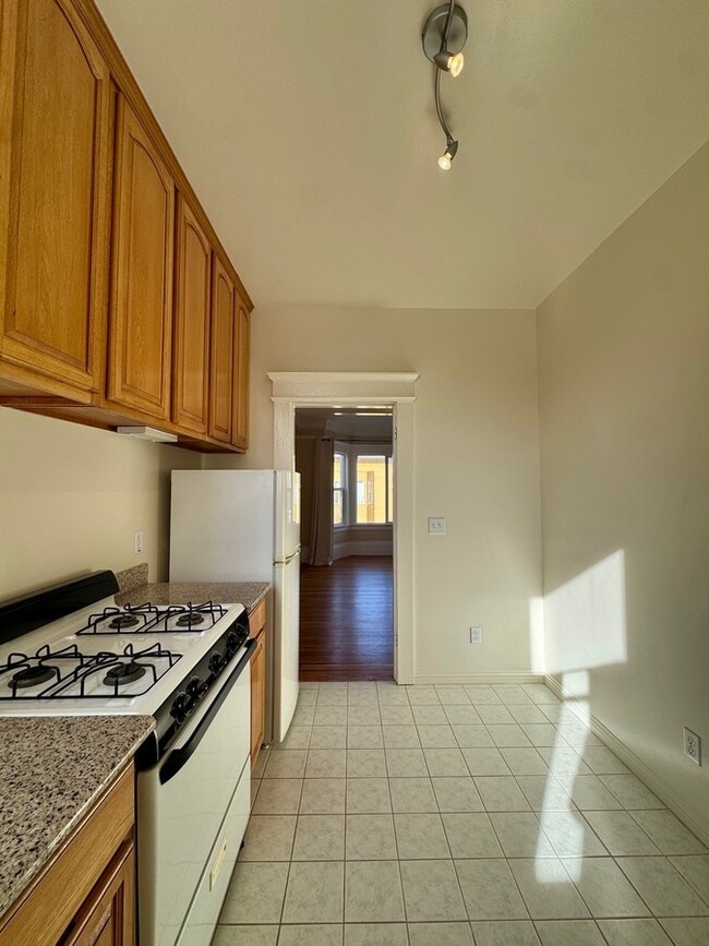 Building Photo - 1655 Sacramento St