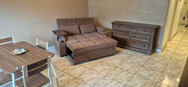 Foto del edificio - Charming 2 Bedroom / 1 Bathroom House