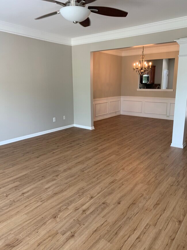 Foto del edificio - 380 Suwanee Ave NW