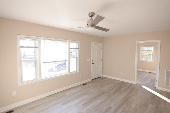 Building Photo - Renovated 2 Bedroom, 2 Bathroom Home in Hi...