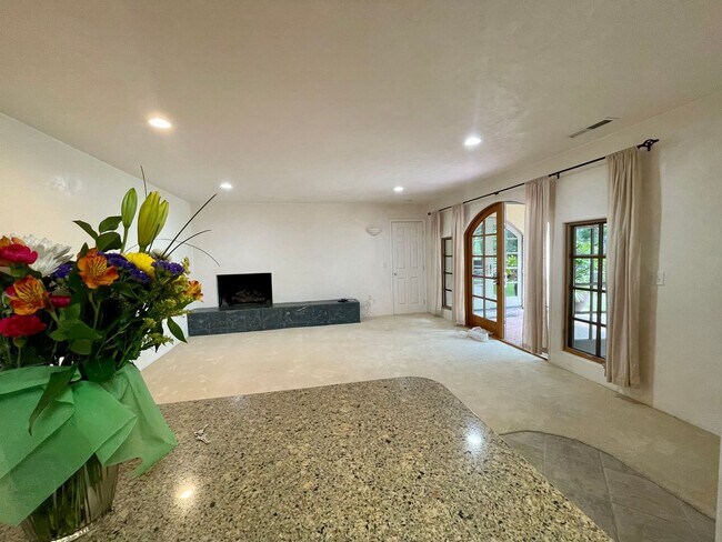 Foto del edificio - Elegant Living with a touch of class in Skyline Forest