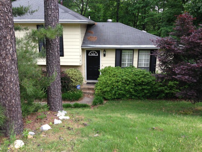 Foto del edificio - 212 Glenvalley Ln NW
