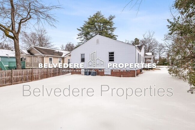 Building Photo - 720 S Elam Ave