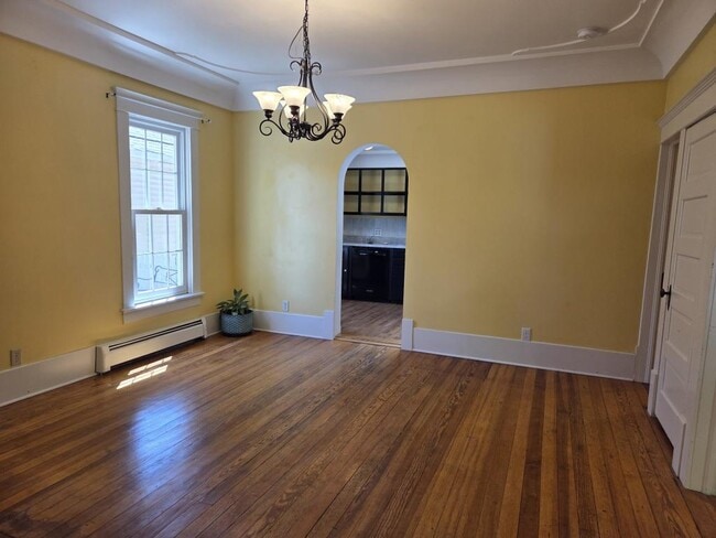 Photo - 947 N 5th St House