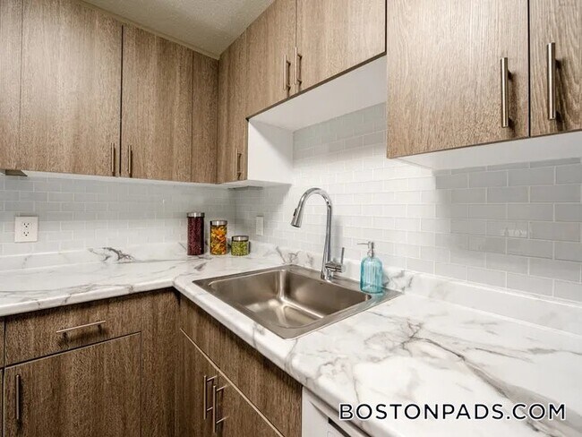 Foto del edificio - 28 Forest Acres Dr