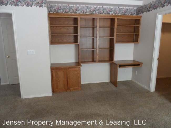 Building Photo - 950 Santa Fe Dr