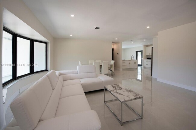 Foto del edificio - 4700 McKinley St