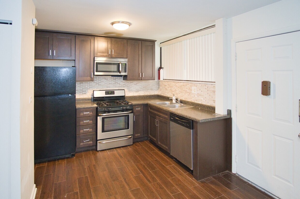 Foto principal - 902 S May St