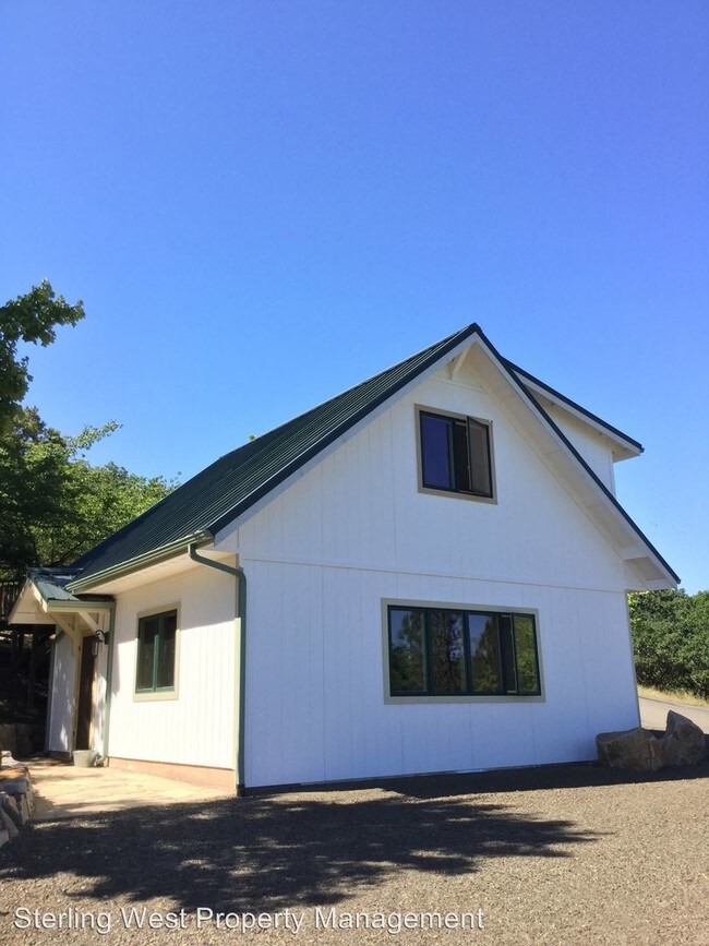 Foto del edificio - 2387 Brophy Rd