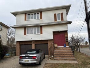 Building Photo - 14 Acorn Rd