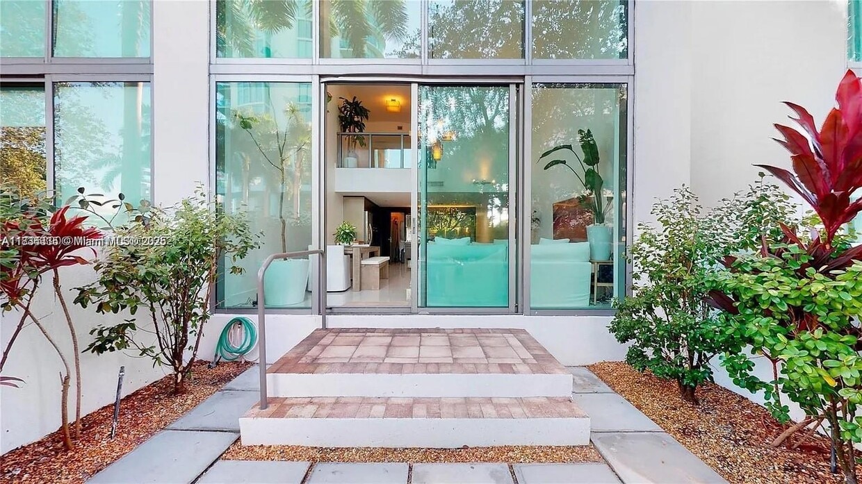 Primary Photo - 6000 Collins Ave