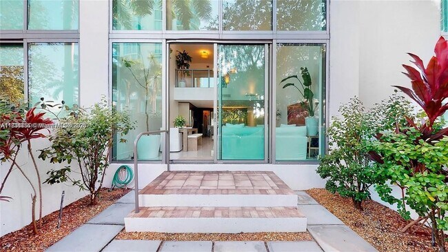 Foto del edificio - 6000 Collins Ave