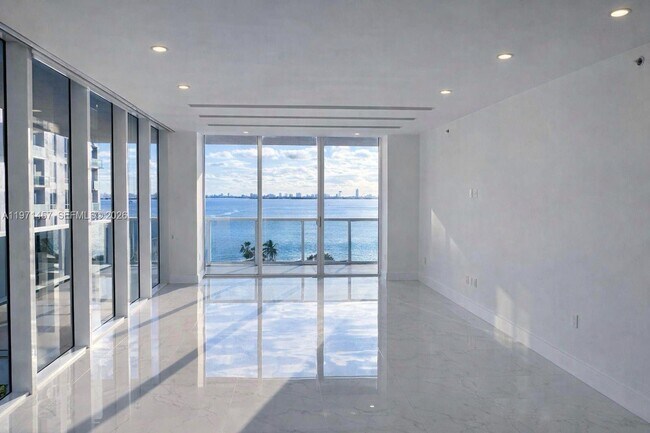 Foto del edificio - 600 NE 27th St