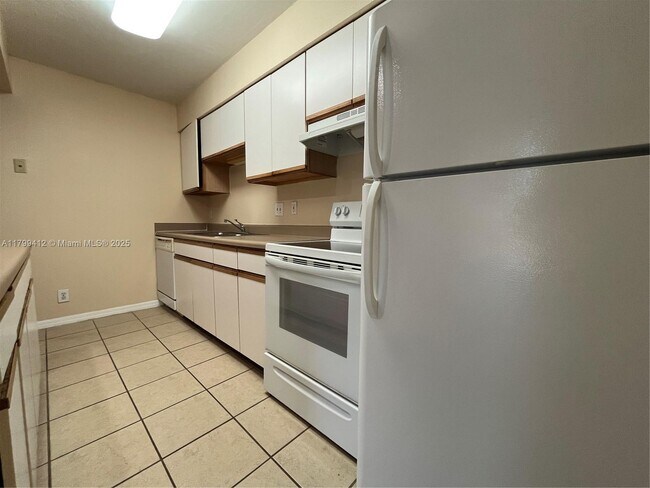 Foto del edificio - 3985 W McNab Rd