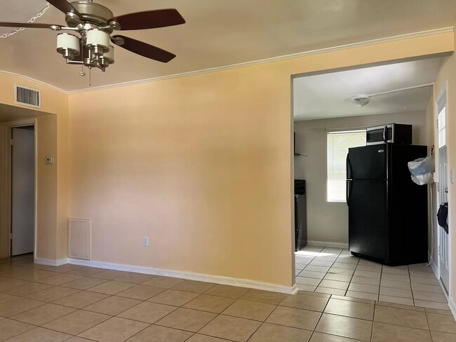 Building Photo - 419 Tulane Dr