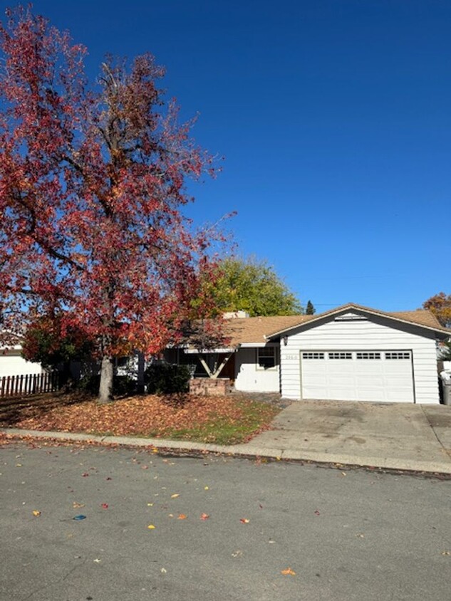 Primary Photo - 4 Bedrooms in South Redding